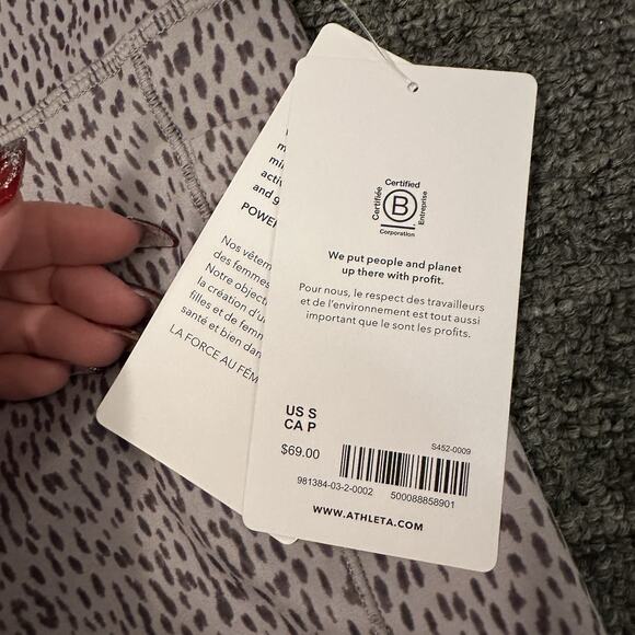 Athleta Salutation Stash High Rise 7" Shorts Cheetah Print Size Small - Picture 3 of 4